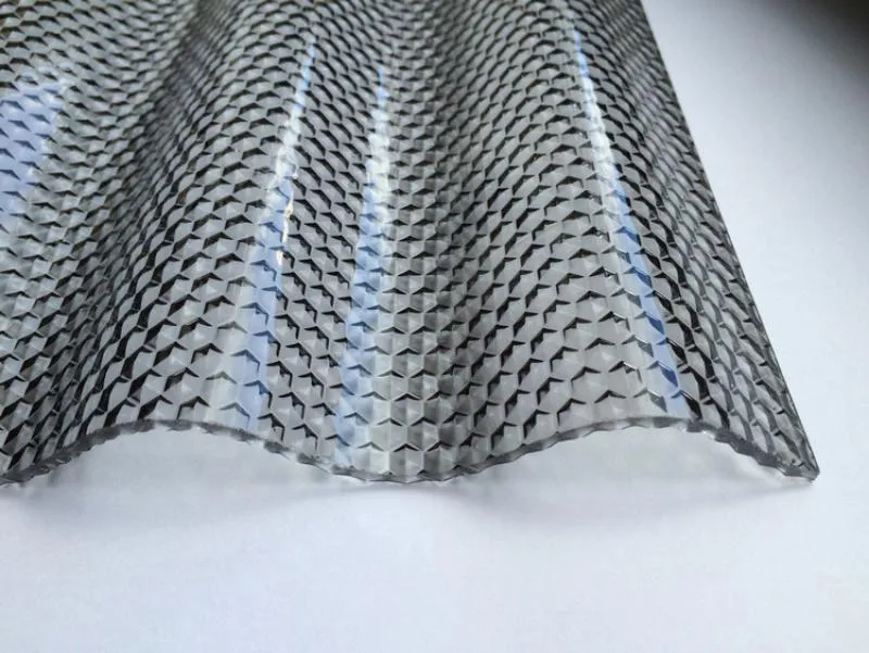 Lichtplatten in Graphit mit Wabenstruktur - gefertigt aus widerstandsfähigem Polycarbonat. Profil 76/18 Sinus (Welle).